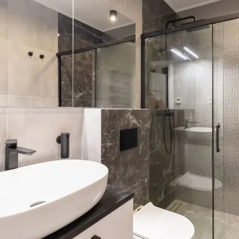 Nettoyage maison à Liège : salle de bain et pièces désinfectées à fond