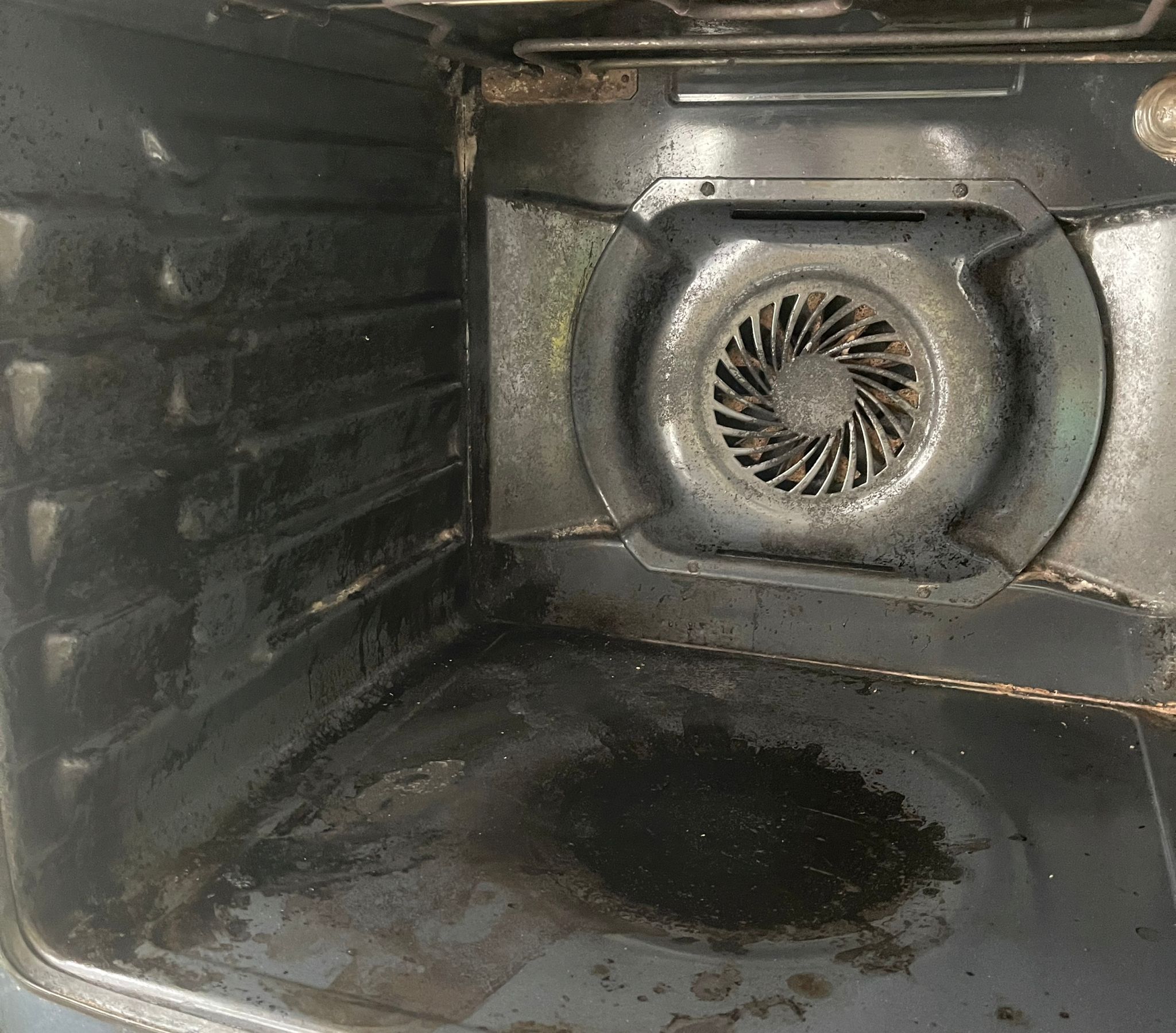 Four sale avant nettoyage professionnel à Liège